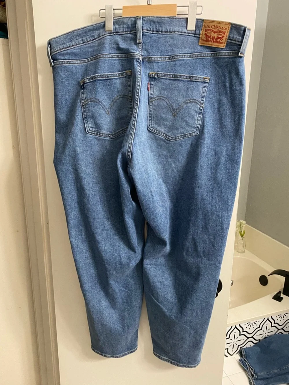 Levi’s High‎ Waisted Mom Jeans Plus Size 20W Medium Wash That’s Her